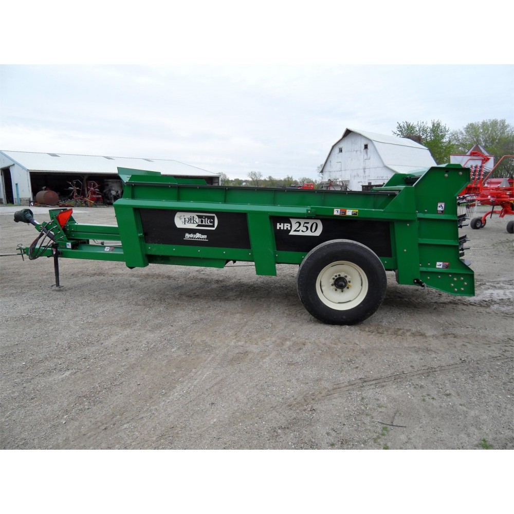2018 Pik Rite HydraRam HR400 Vertical Beater Manure Spreader Helmuth